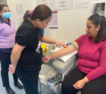 چرا پس از نمونه گیری دستتان کبود می شود؟